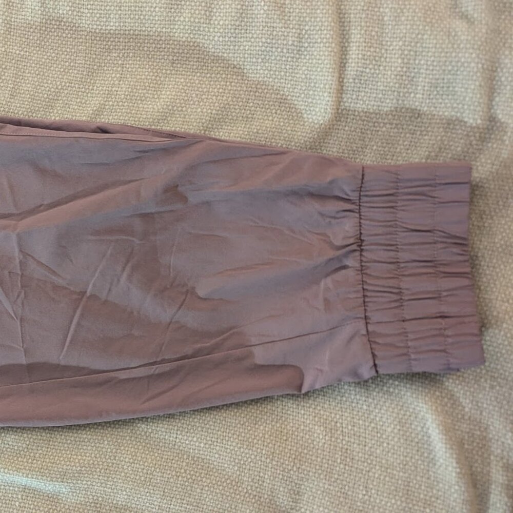 Target ALL IN MOTION XL Mid-Rise Cargo Pants - Picture 8 of 9